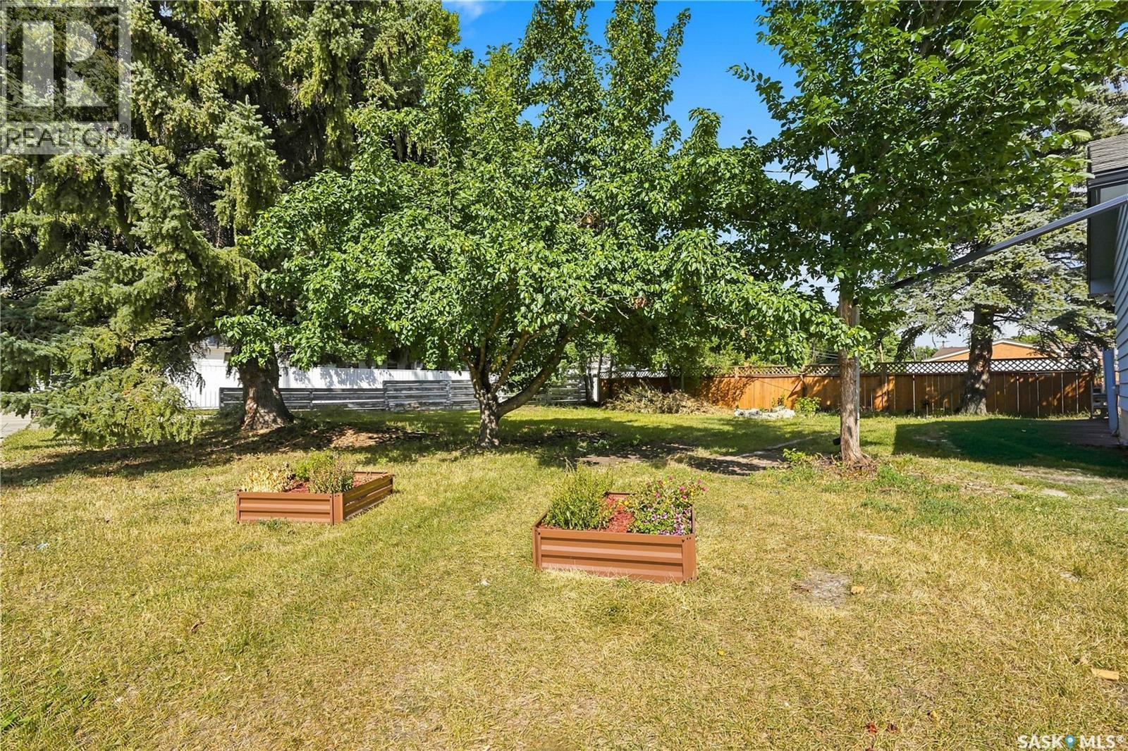 1401 10Th Street E, Saskatoon, SK - Outdoor