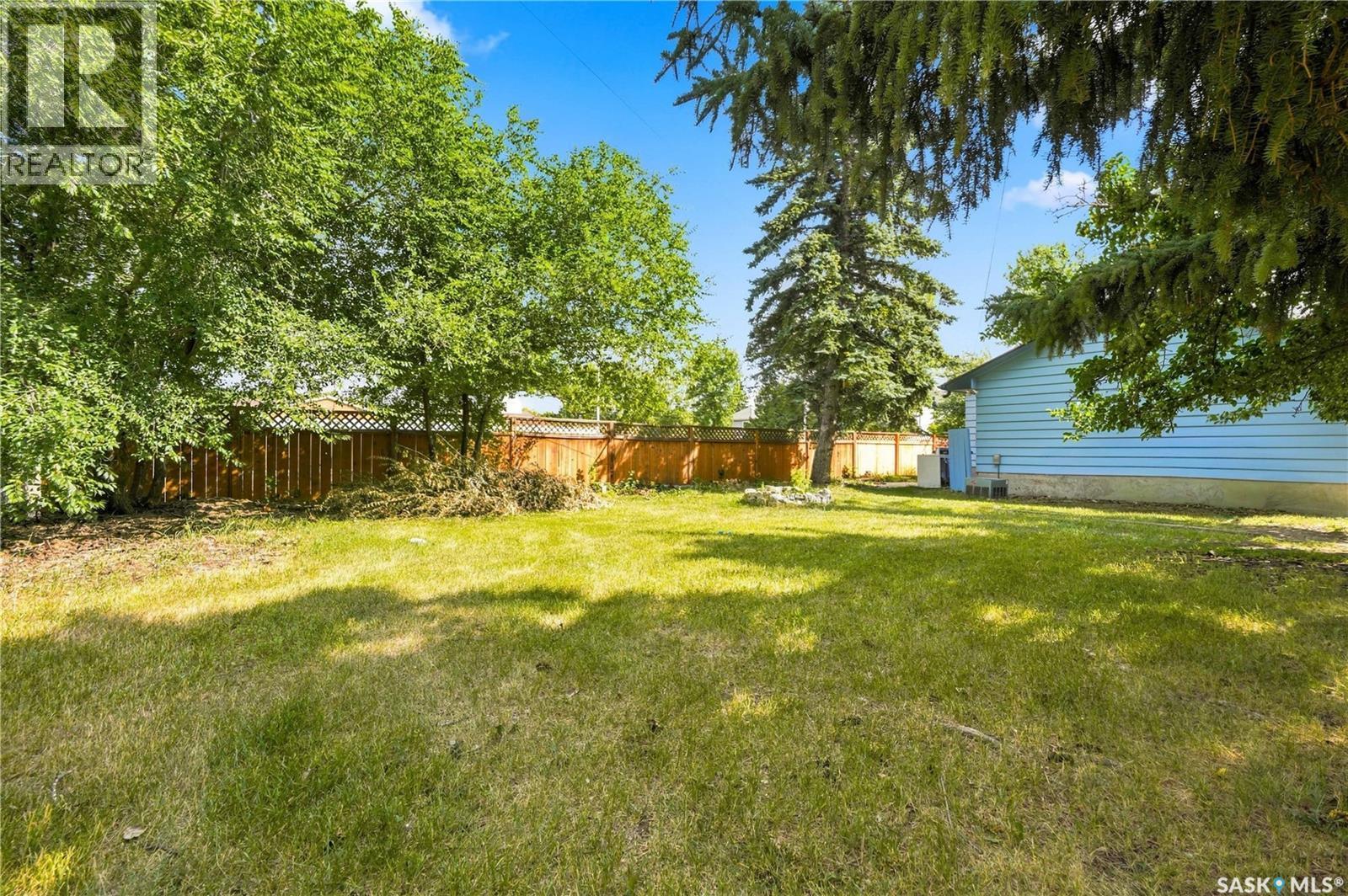 1401 10Th Street E, Saskatoon, SK - Outdoor