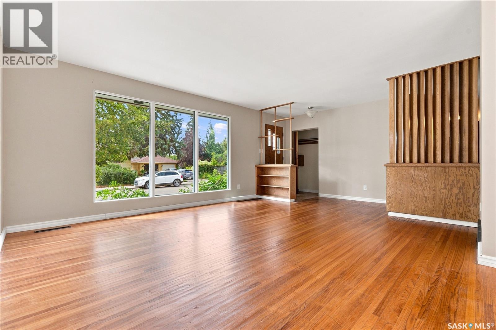 1401 10Th Street E, Saskatoon, SK - Indoor Photo Showing Living Room