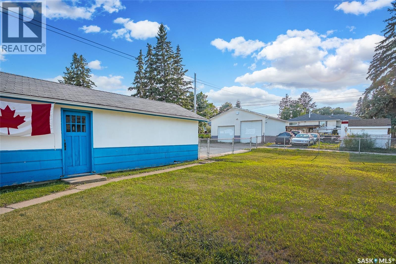 229 U Avenue N, Saskatoon, SK - Outdoor