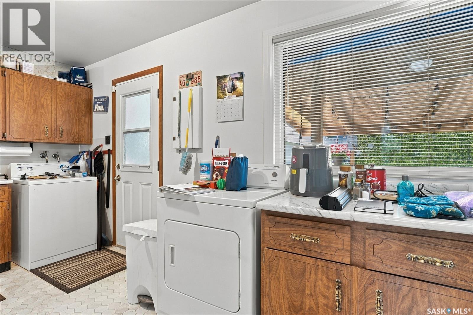 229 U Avenue N, Saskatoon, SK - Indoor Photo Showing Laundry Room