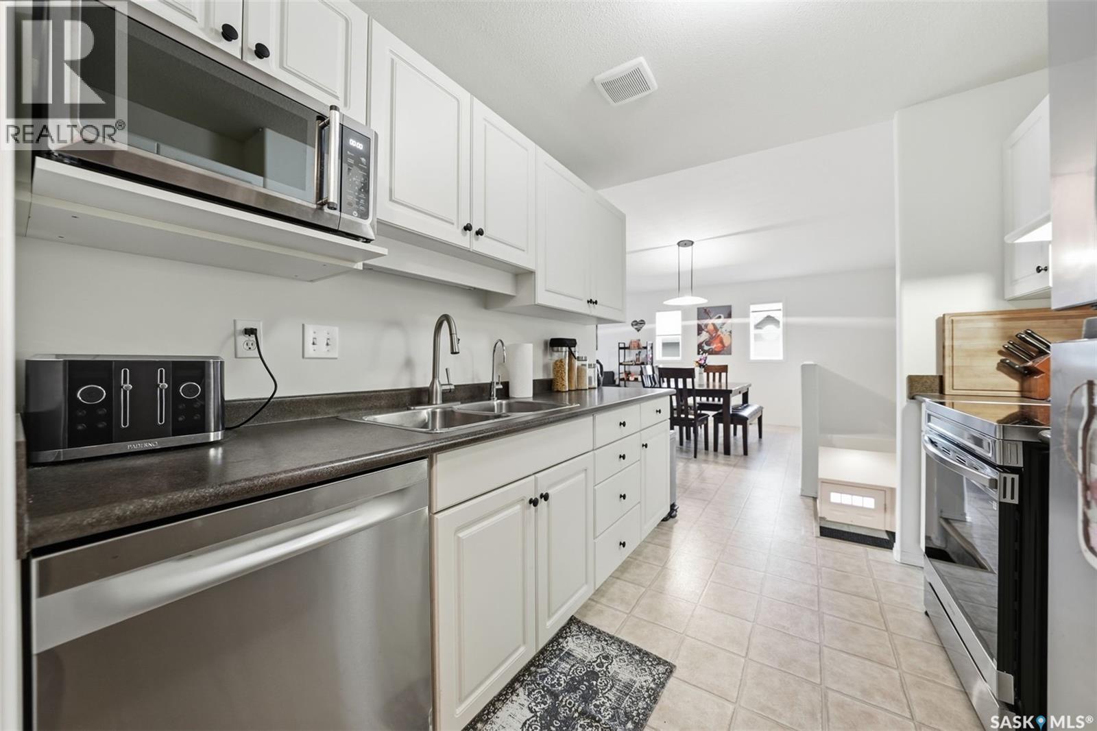 204D 141 105Th Street W, Saskatoon, SK - Indoor Photo Showing Kitchen With Double Sink