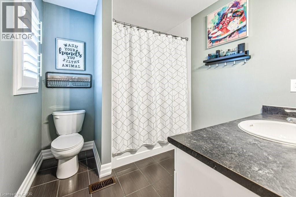 76 Ruhl Drive S, Milton, ON - Indoor Photo Showing Bathroom
