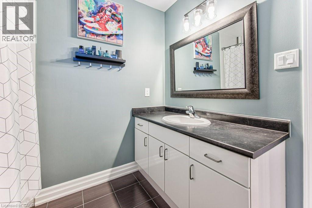 76 Ruhl Drive S, Milton, ON - Indoor Photo Showing Bathroom