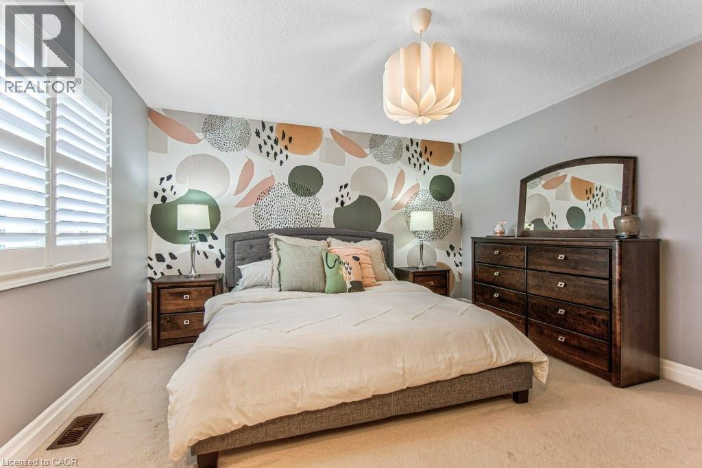 76 Ruhl Drive S, Milton, ON - Indoor Photo Showing Bedroom