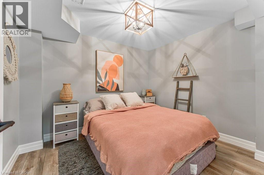 76 Ruhl Drive S, Milton, ON - Indoor Photo Showing Bedroom