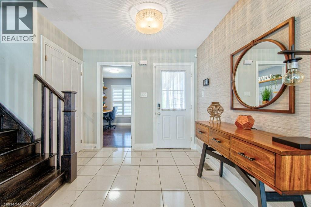 76 Ruhl Drive S, Milton, ON - Indoor Photo Showing Other Room
