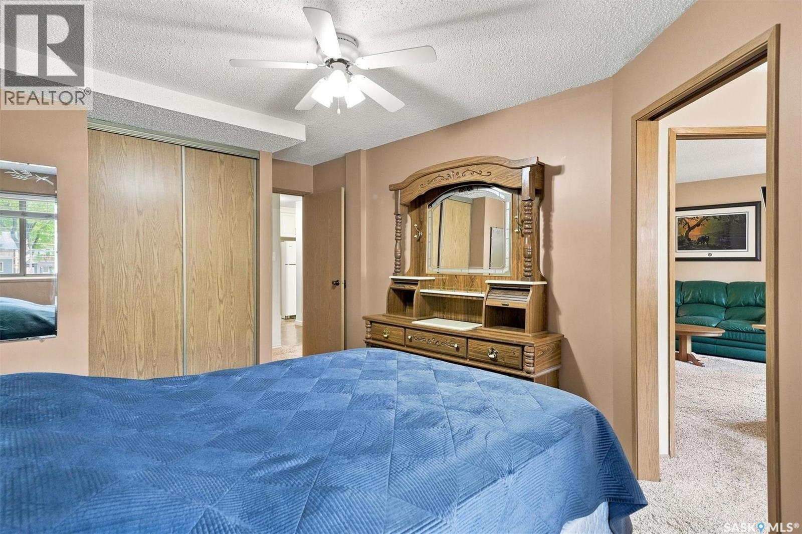 203 525 5Th Avenue N, Saskatoon, SK - Indoor Photo Showing Bedroom