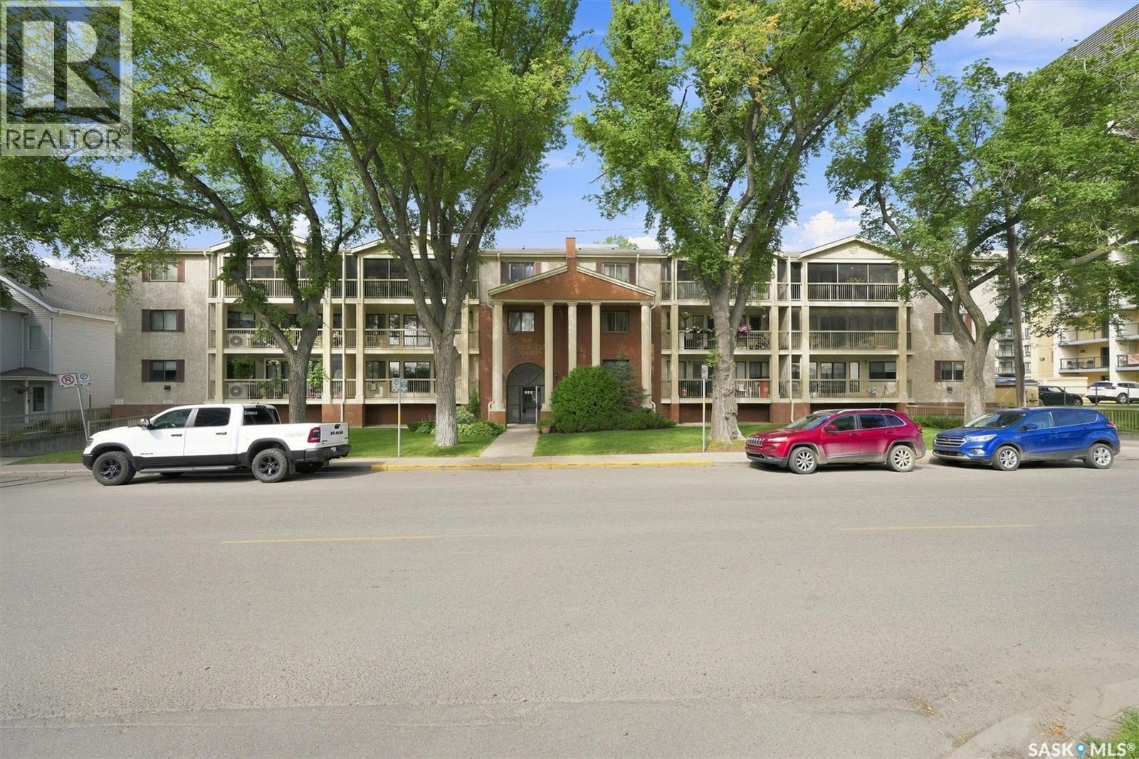 203 525 5Th Avenue N, Saskatoon, SK - Outdoor With Facade