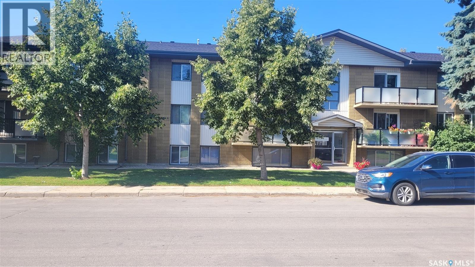 4 111 St Lawrence Crescent, Saskatoon, SK - Outdoor With Facade