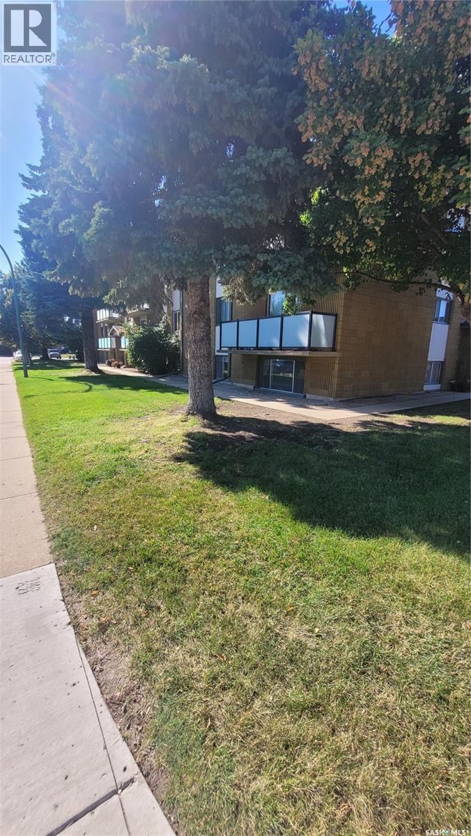 4 111 St Lawrence Crescent, Saskatoon, SK - Outdoor