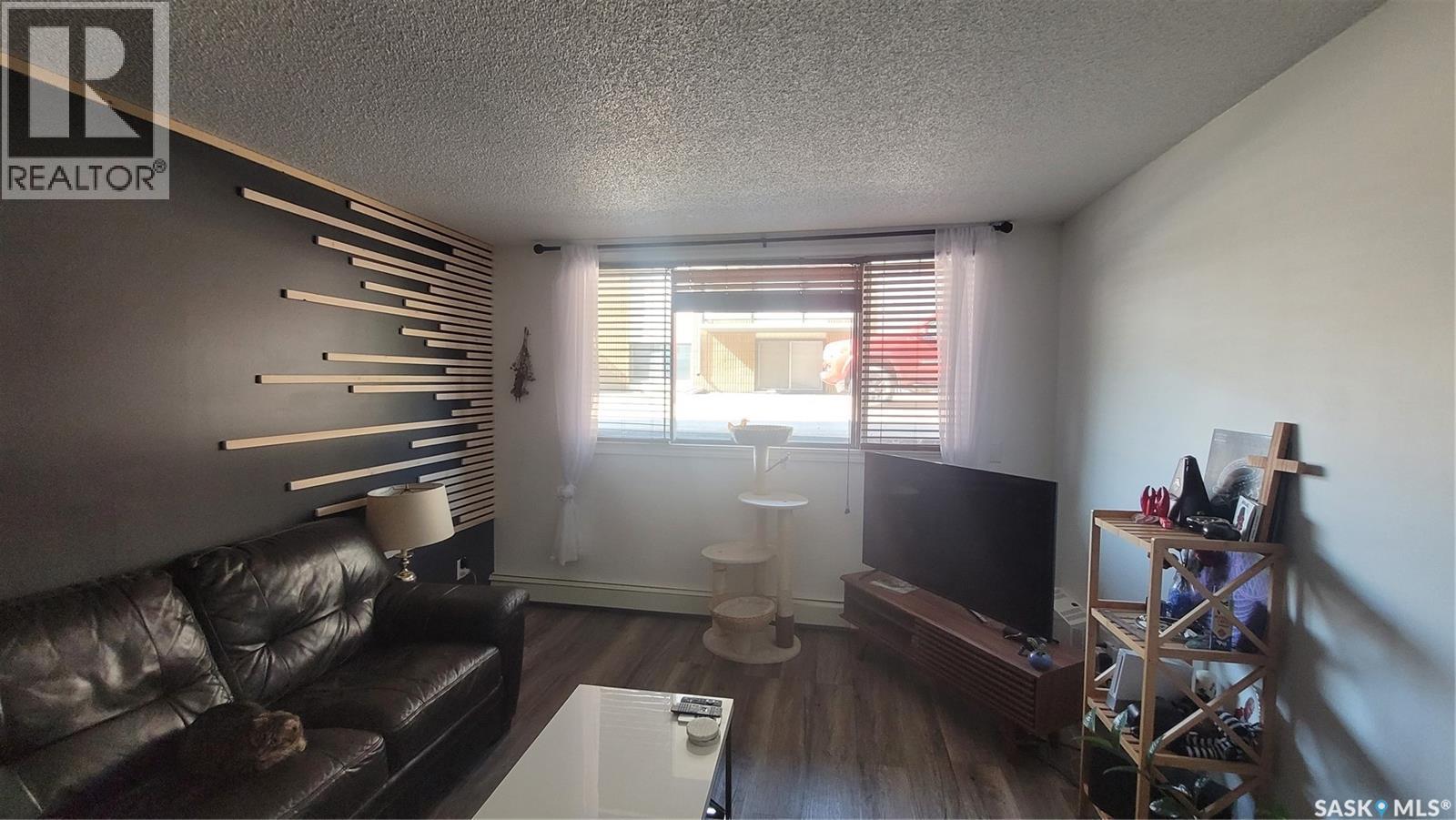 4 111 St Lawrence Crescent, Saskatoon, SK - Indoor