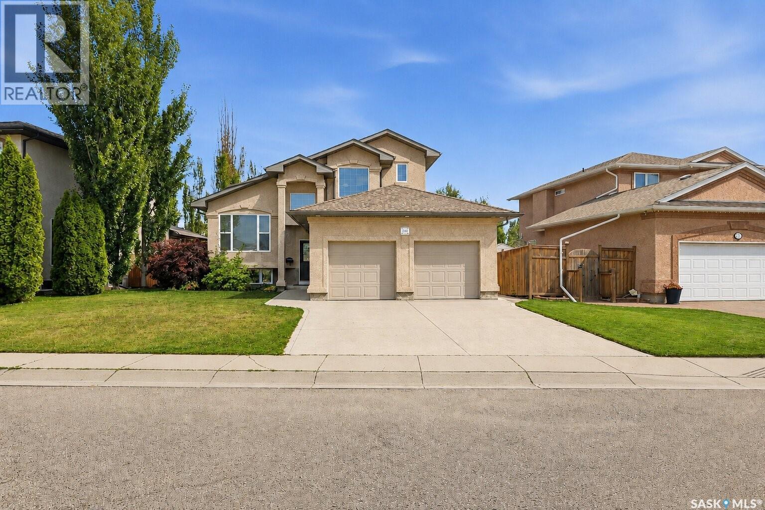 703 Beechmont Lane, Saskatoon, SK - Outdoor With Facade