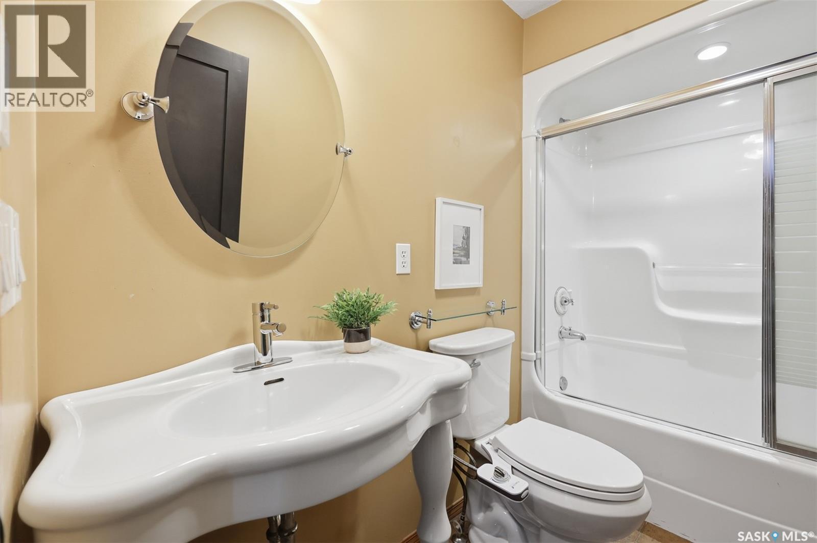 703 Beechmont Lane, Saskatoon, SK - Indoor Photo Showing Bathroom