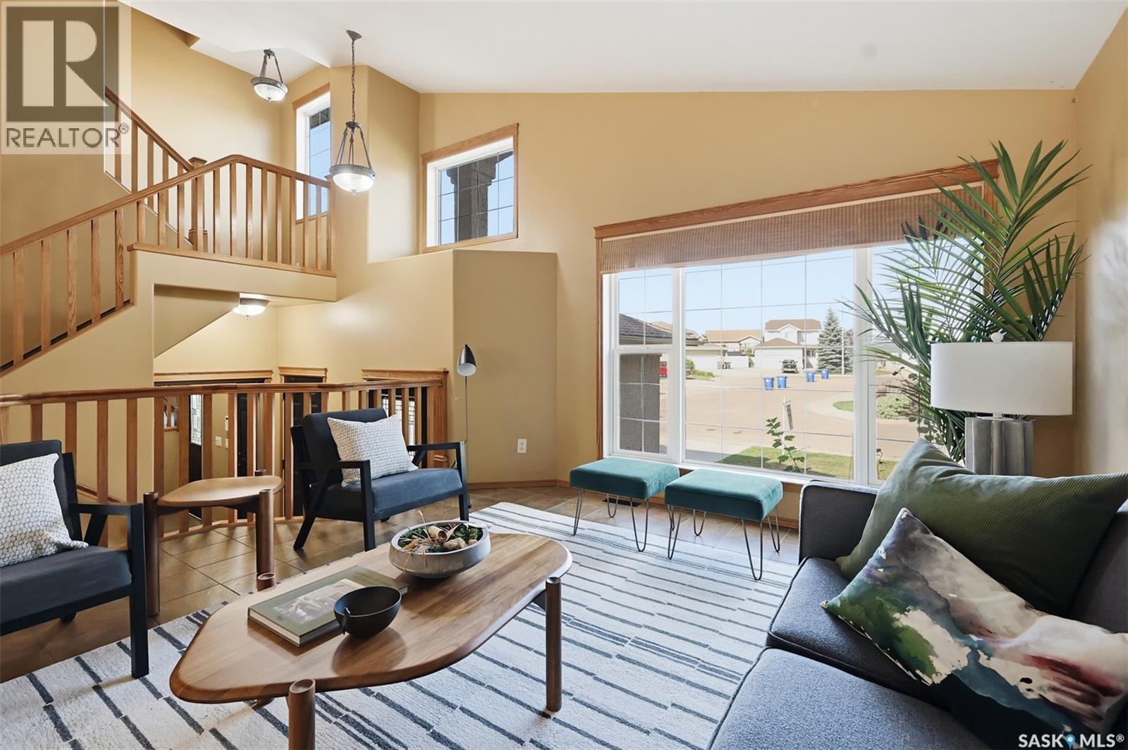 703 Beechmont Lane, Saskatoon, SK - Indoor Photo Showing Living Room