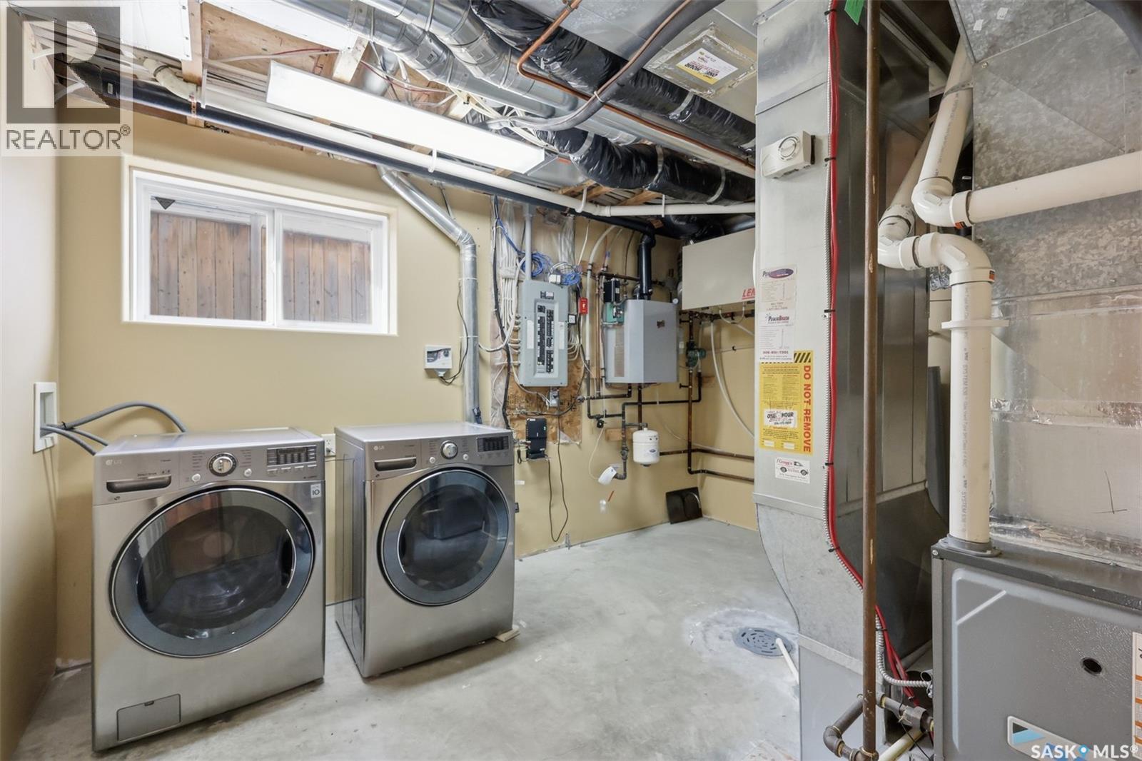 703 Beechmont Lane, Saskatoon, SK - Indoor Photo Showing Laundry Room