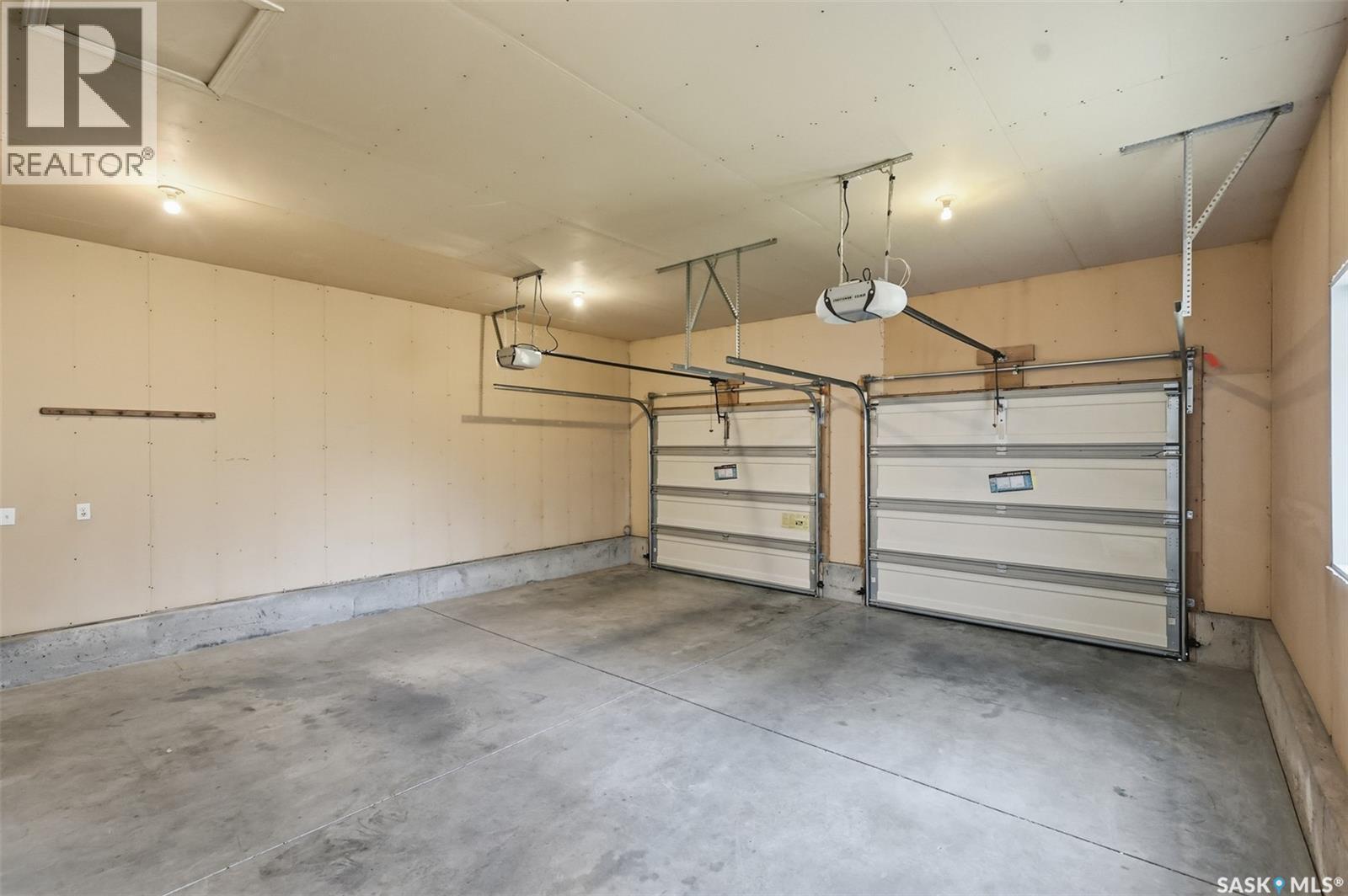 703 Beechmont Lane, Saskatoon, SK - Indoor Photo Showing Garage