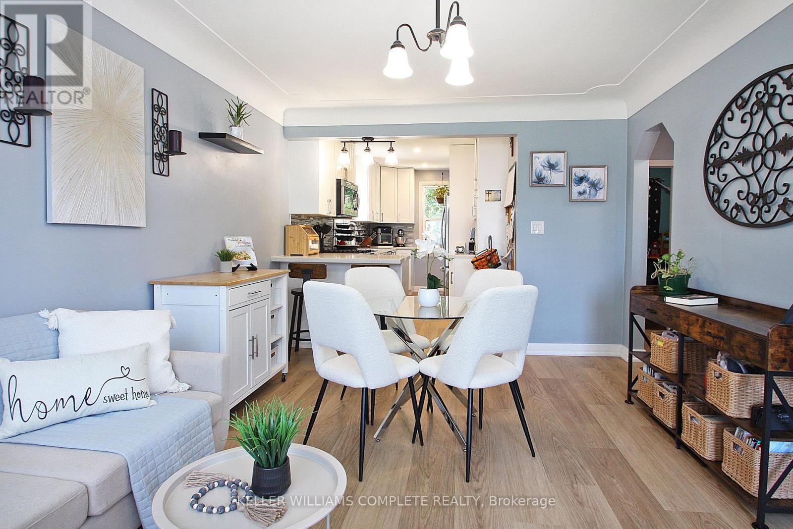 7 Lampton Place, Hamilton, ON - Indoor Photo Showing Dining Room