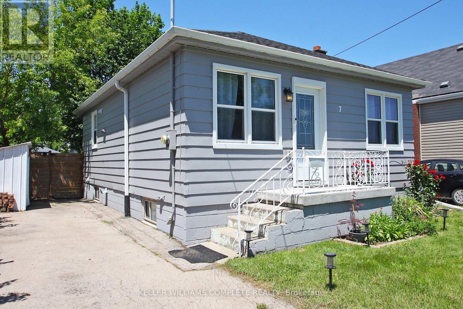 7 Lampton Place, Hamilton, ON - Outdoor