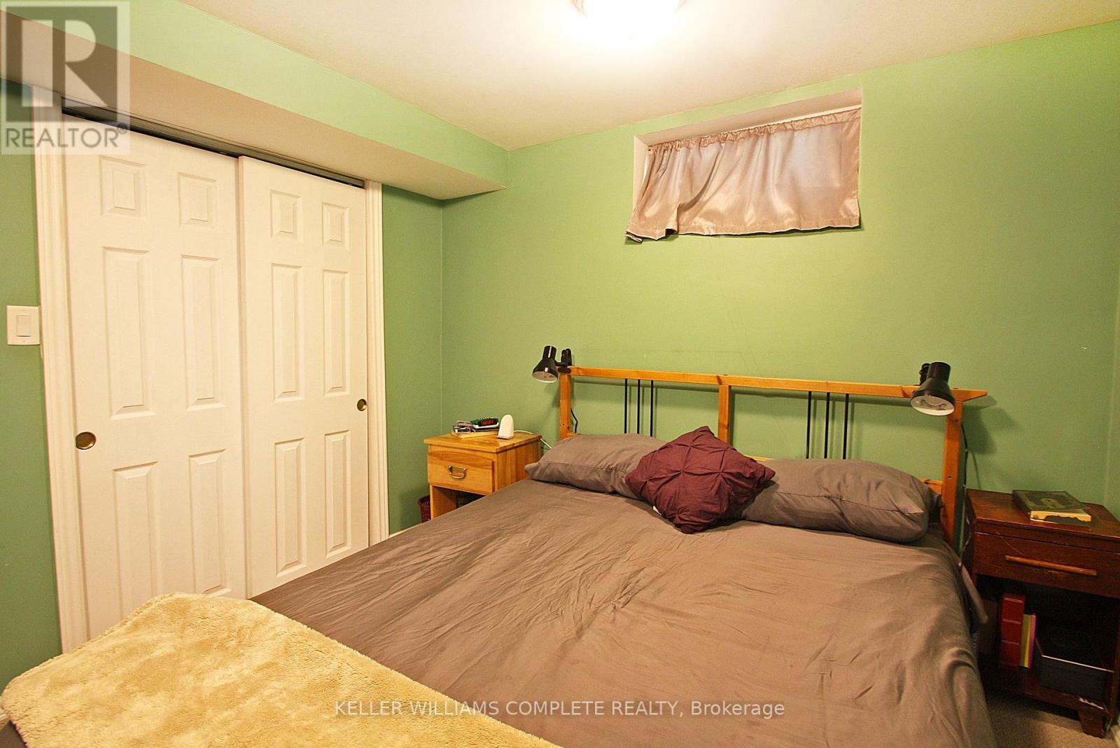7 Lampton Place, Hamilton, ON - Indoor Photo Showing Bedroom