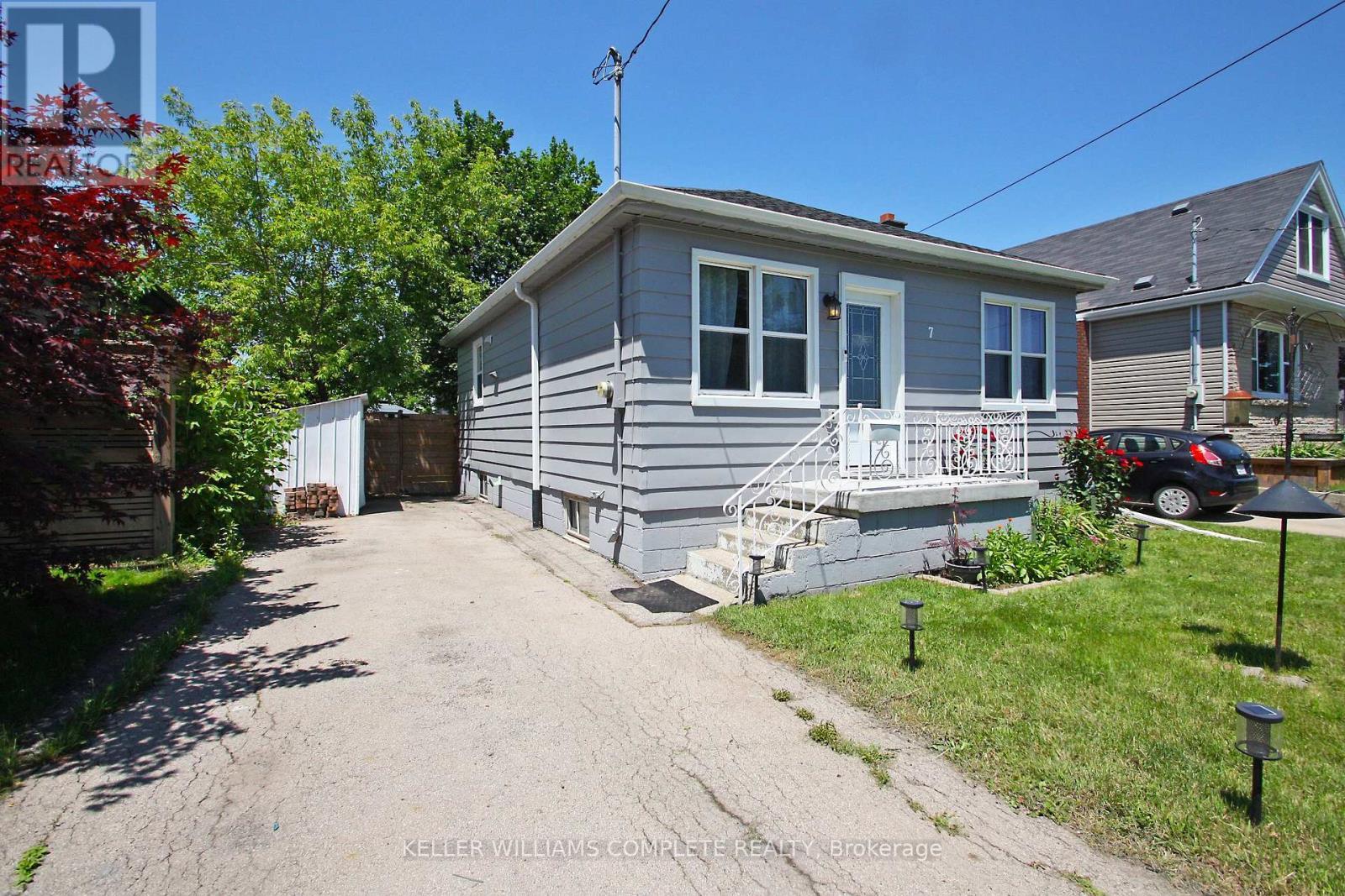 7 Lampton Place, Hamilton, ON - Outdoor