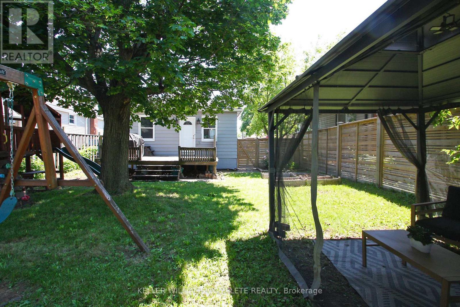 7 Lampton Place, Hamilton, ON - Outdoor