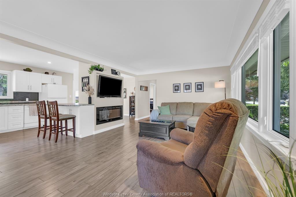 22 Danforth, Leamington, ON - Indoor Photo Showing Living Room With Fireplace