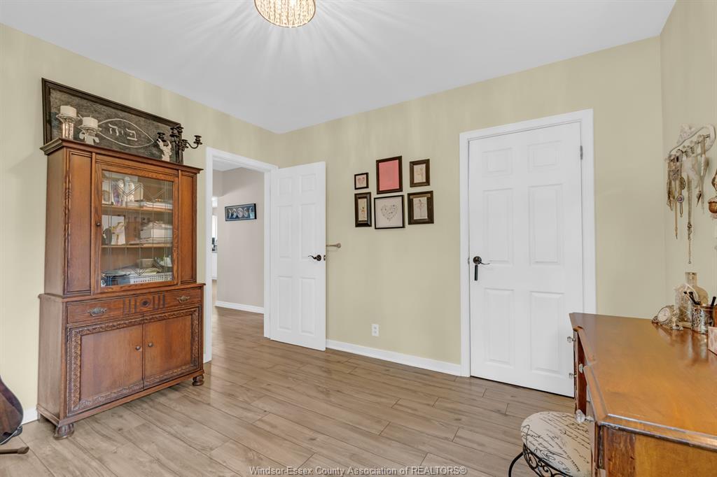 22 Danforth, Leamington, ON - Indoor