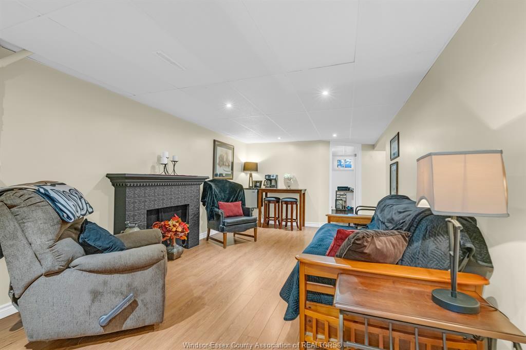 22 Danforth, Leamington, ON - Indoor