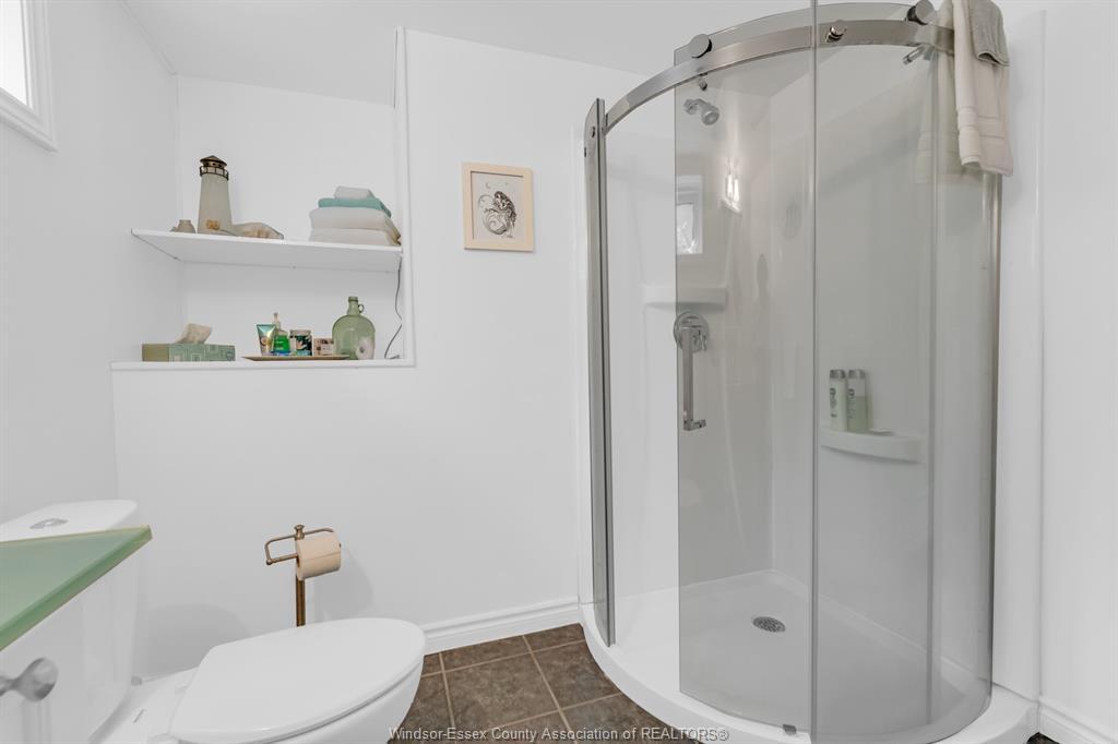22 Danforth, Leamington, ON - Indoor Photo Showing Bathroom