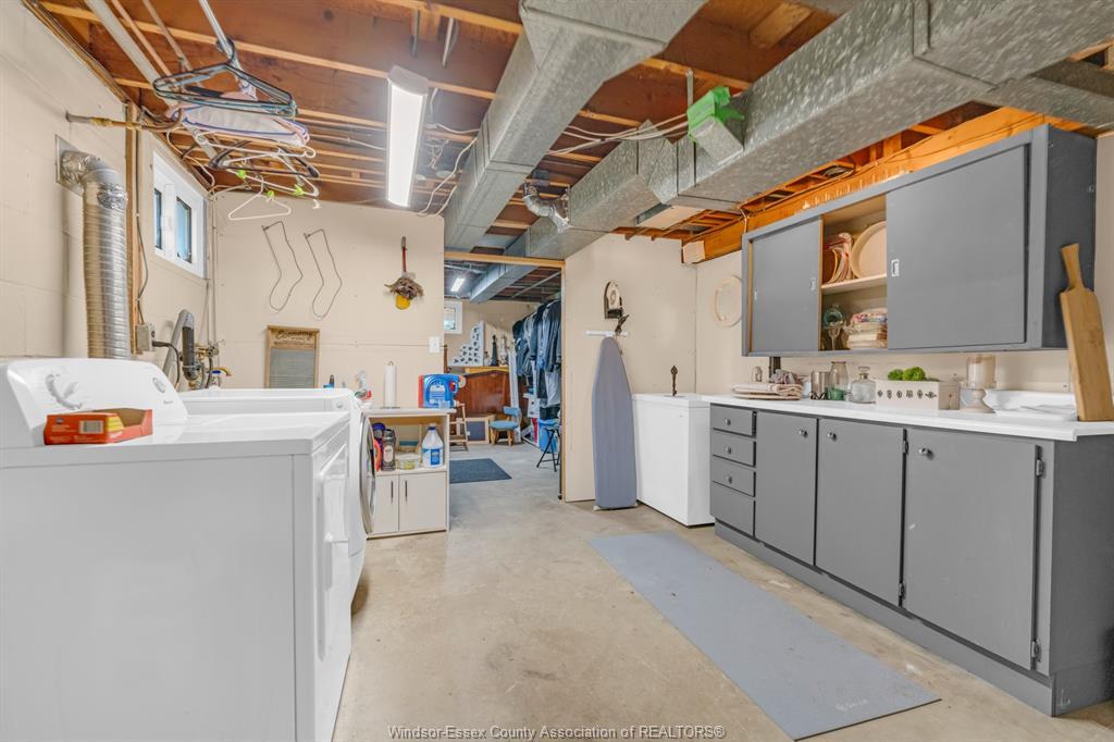 22 Danforth, Leamington, ON - Indoor Photo Showing Laundry Room