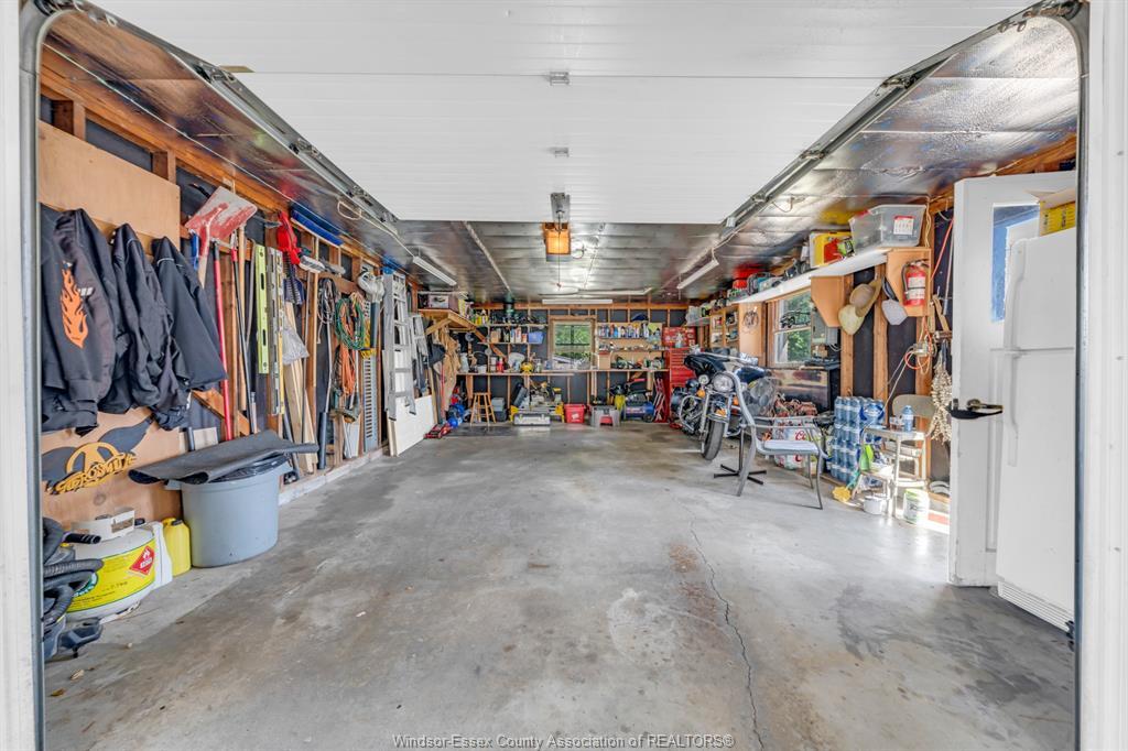 22 Danforth, Leamington, ON - Indoor Photo Showing Garage