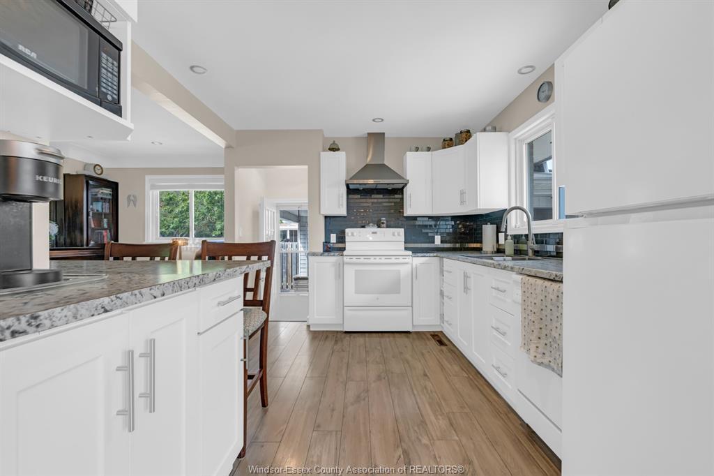 22 Danforth, Leamington, ON - Indoor Photo Showing Kitchen
