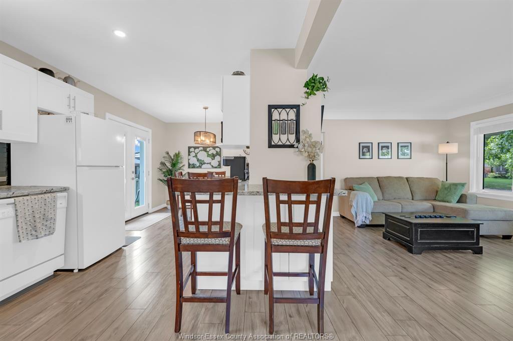 22 Danforth, Leamington, ON - Indoor