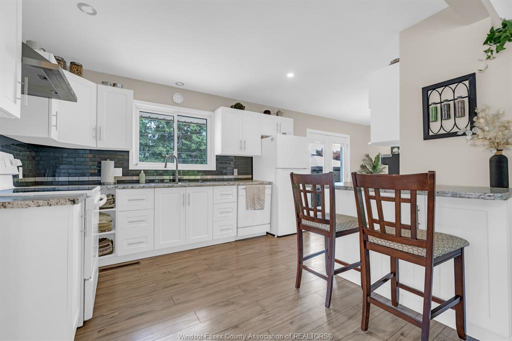 22 Danforth, Leamington, ON - Indoor Photo Showing Kitchen