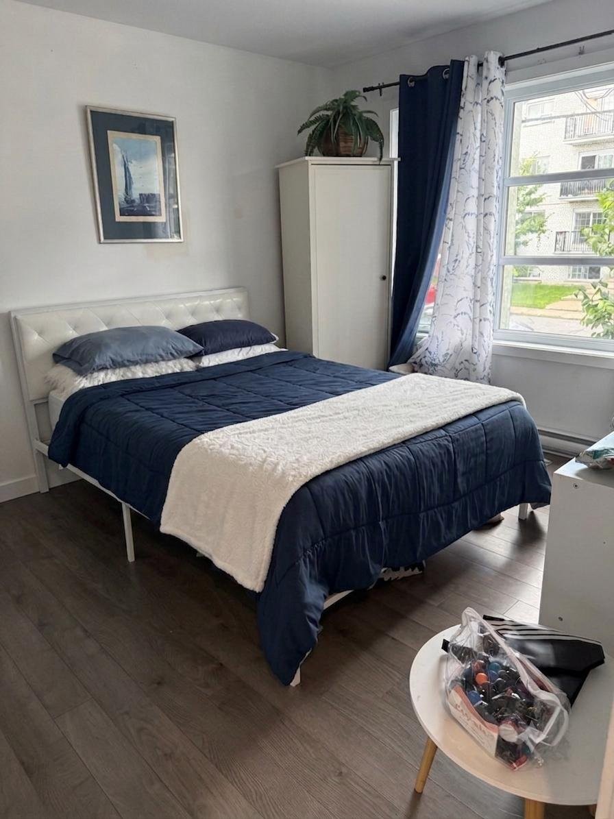 Chambre à coucher - 1984 Rue Papineau, Longueuil (Le Vieux-Longueuil), QC - Indoor Photo Showing Bedroom