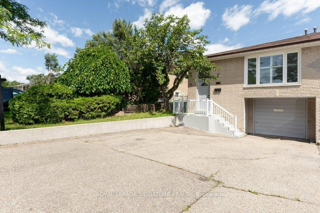 676 Abana Road, Mississauga, ON