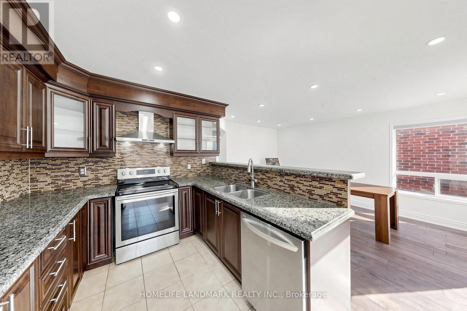 199 Purcell Crescent, Vaughan, ON - Indoor Photo Showing Kitchen With Stainless Steel Kitchen With Double Sink With Upgraded Kitchen