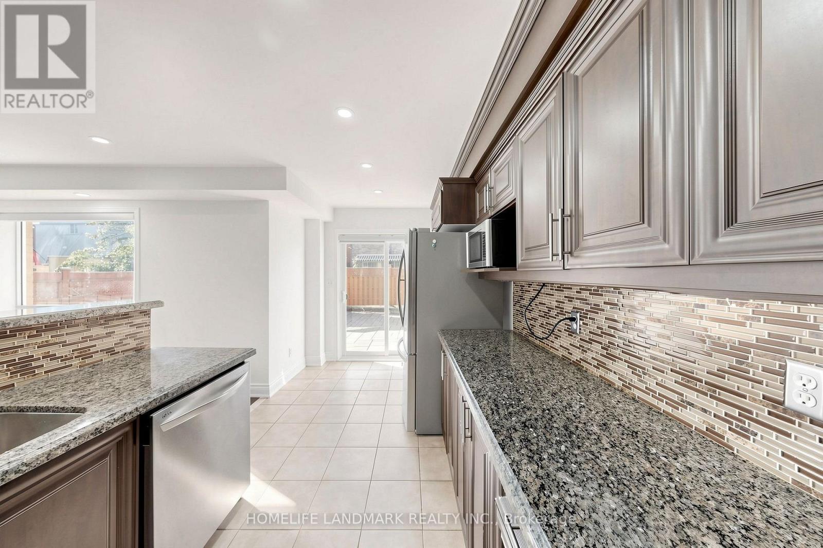 199 Purcell Crescent, Vaughan, ON - Indoor Photo Showing Kitchen With Upgraded Kitchen