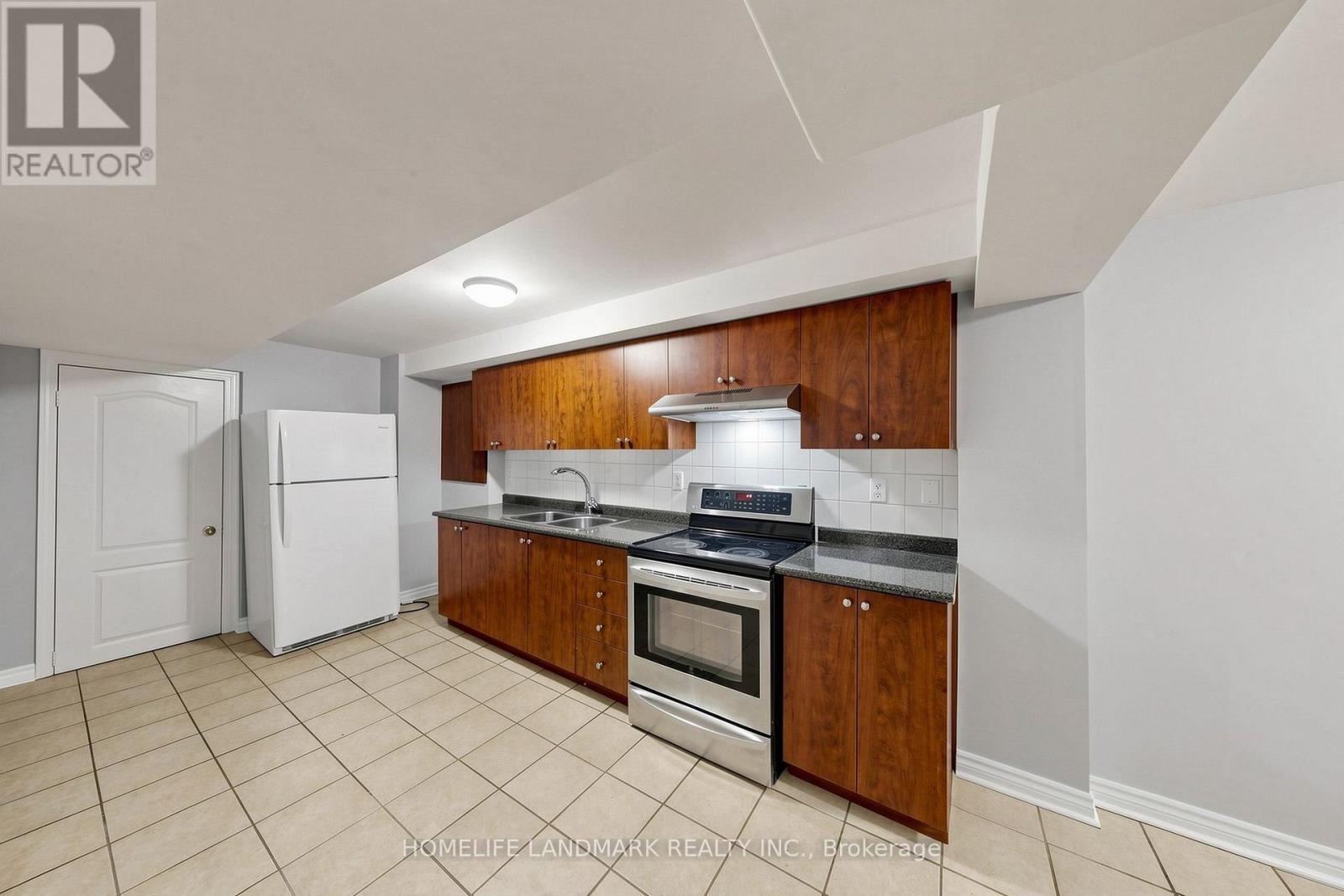 199 Purcell Crescent, Vaughan, ON - Indoor Photo Showing Kitchen With Double Sink