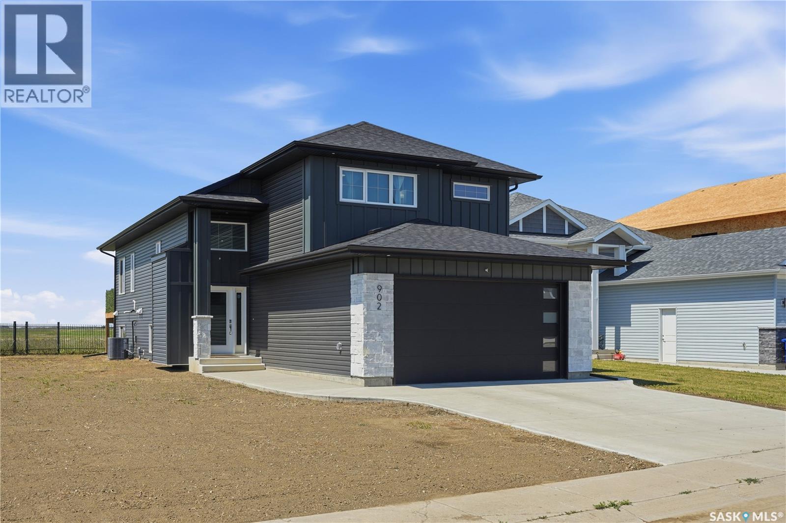 902 Bentley Manor, Saskatoon, SK - Outdoor