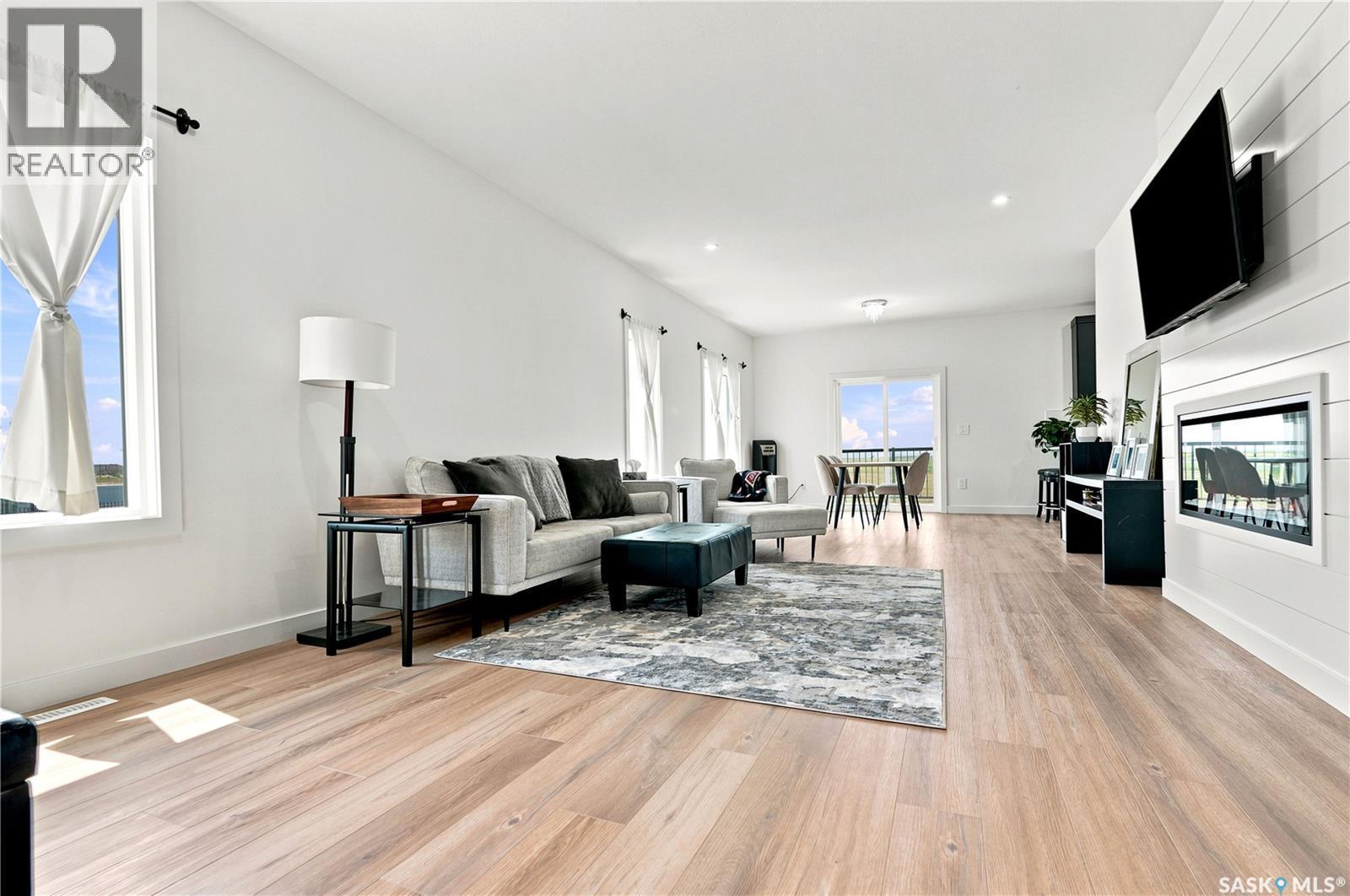 902 Bentley Manor, Saskatoon, SK - Indoor Photo Showing Living Room