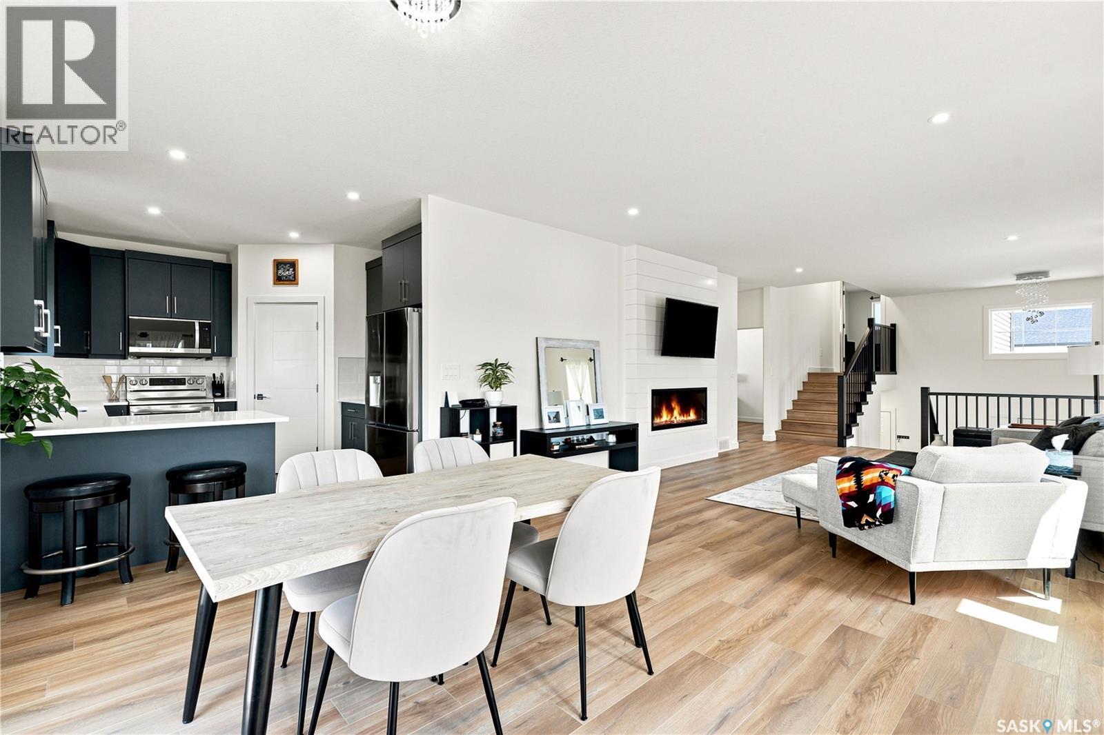 902 Bentley Manor, Saskatoon, SK - Indoor