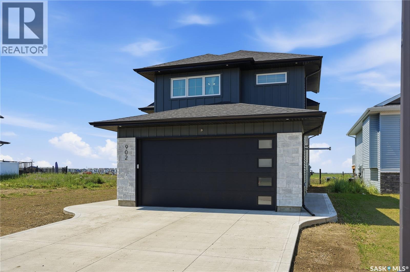 902 Bentley Manor, Saskatoon, SK - Outdoor