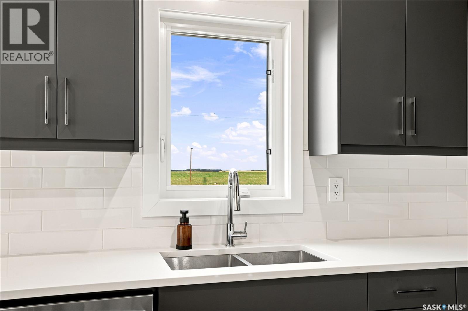 902 Bentley Manor, Saskatoon, SK - Indoor Photo Showing Kitchen With Double Sink