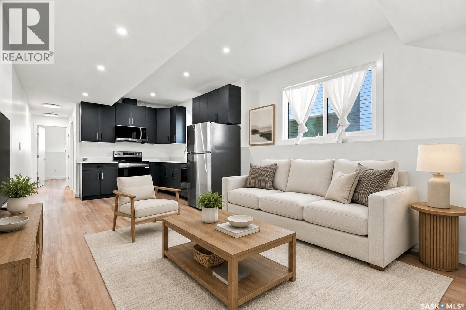 902 Bentley Manor, Saskatoon, SK - Indoor Photo Showing Living Room