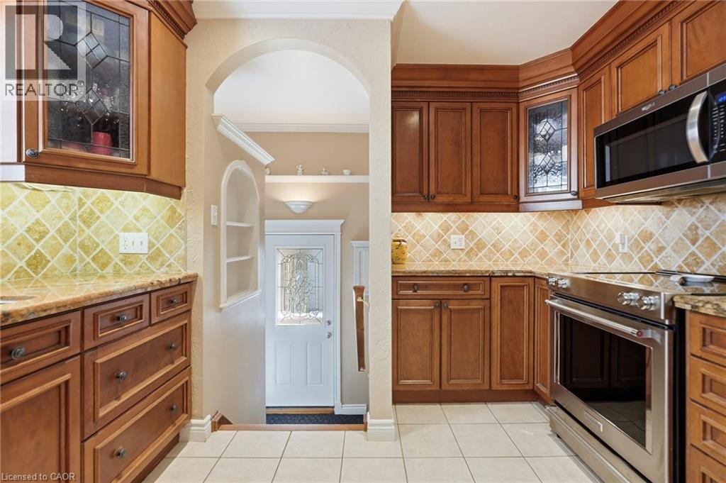 3 Mitchell Avenue, Hamilton, ON - Indoor Photo Showing Kitchen With Upgraded Kitchen