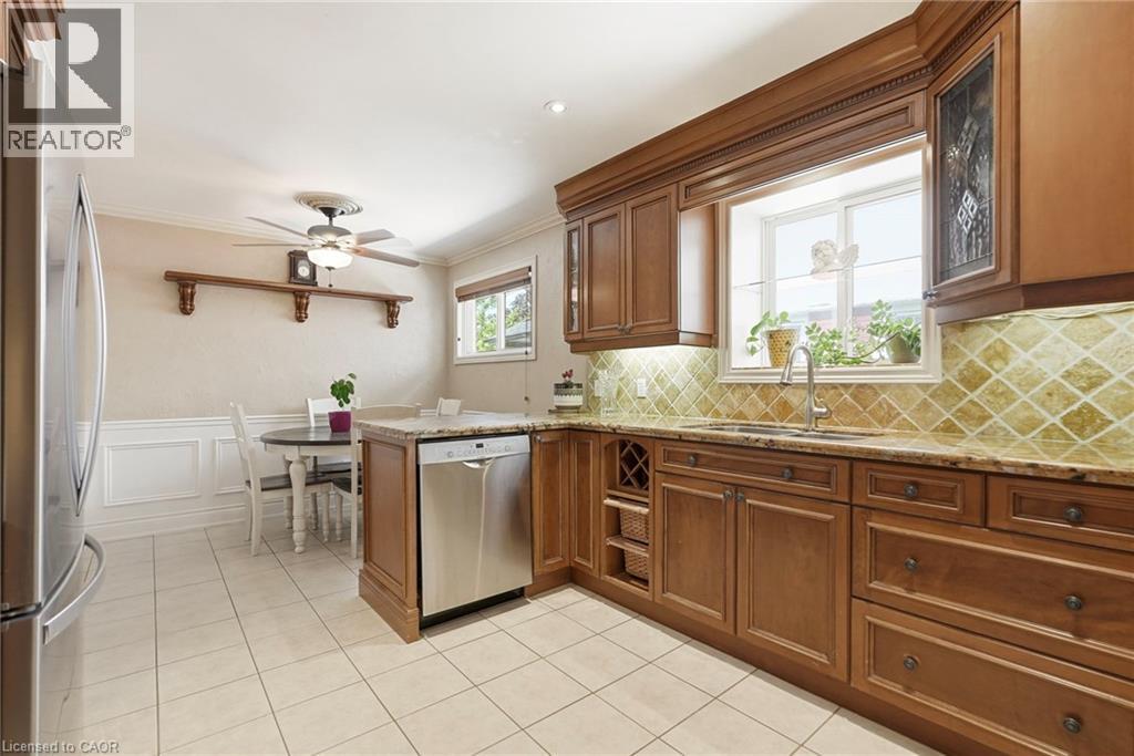 3 Mitchell Avenue, Hamilton, ON - Indoor Photo Showing Kitchen