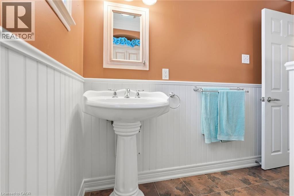 3 Mitchell Avenue, Hamilton, ON - Indoor Photo Showing Bathroom