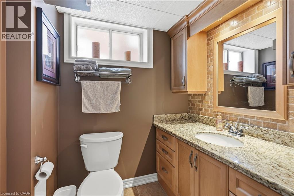 3 Mitchell Avenue, Hamilton, ON - Indoor Photo Showing Bathroom